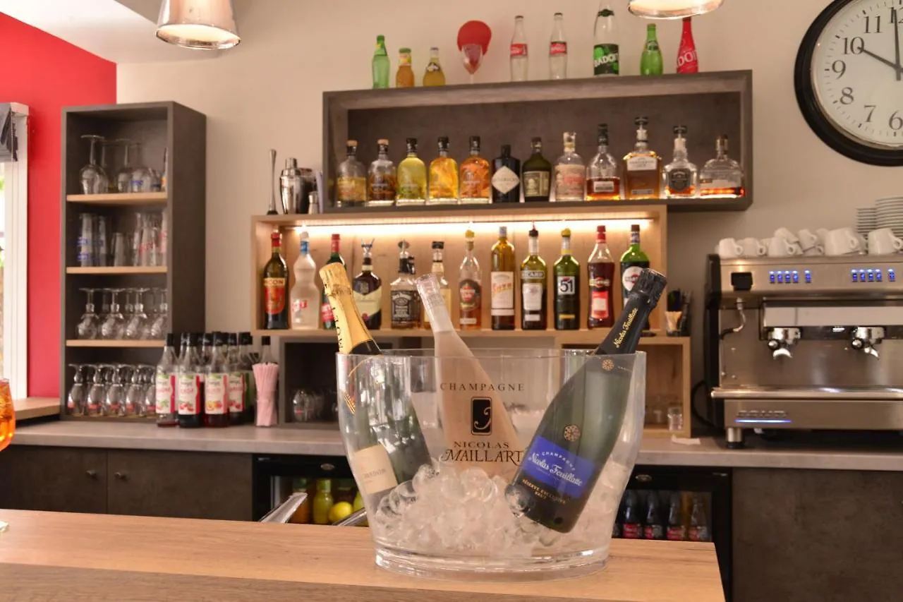 Logis Cris Hotel Et Restaurant, Lyon Sud-Est Corbas