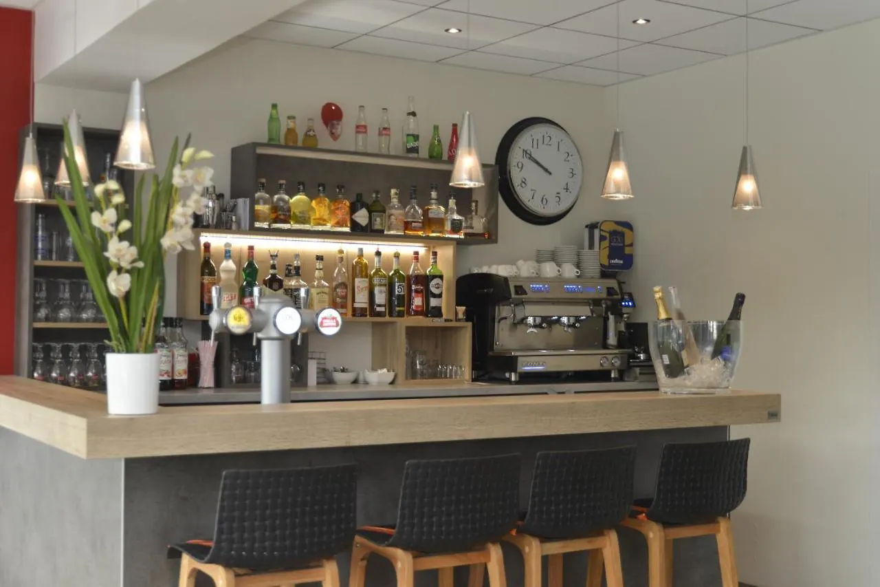 ***  Logis Cris Hotel Et Restaurant, Lyon Sud-Est Corbas France