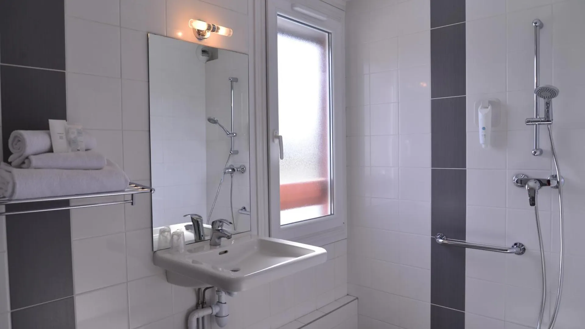 Logis Cris Hotel Et Restaurant, Lyon Sud-Est Corbas